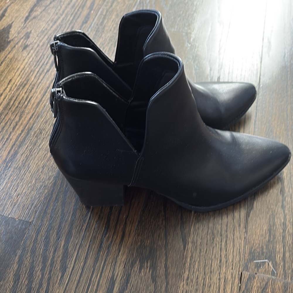 Ladies black ankle zip-up booties by Sand and Stone (size9) - Picture 2 of 5